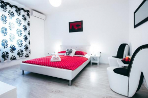  Fifi apartment w. parking in old town  Задар